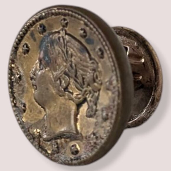 Antique Single Metal Cameo Cufflink - Picture 2 of 6